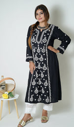 将图像加载到图库查看器中, Women's Lucknowi Handcrafted Mul Cotton Chikankari Kurti - HONC0124841