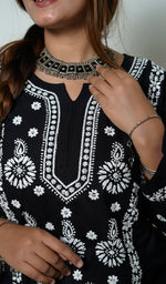 将图像加载到图库查看器中, Women's Lucknowi Handcrafted Mul Cotton Chikankari Kurti - HONC0124841