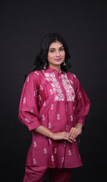 Load image into Gallery viewer, Women&#39;s Lakhnavi Handcrafted Chanderi Silk Chikankari Top and Pant Set - HONC0166319
