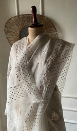将图像加载到图库查看器中, Women's Lucknowi Handcrafted Pure Organza Silk Chikankari Saree - HONC0355016