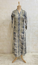 Load image into Gallery viewer, Women's Lucknowi Handcrafted Cotton Chikankari Kurti - NC070190