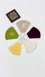 将图像加载到图库查看器中, Lucknowi 手工制作的 Chikankari 面具(5 件装)- NC0M992