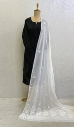 将图像加载到图库查看器中, 勒克瑙手工制作粘胶乔其纱 Chikankari Dupatta - Honc095691