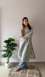Load image into Gallery viewer, Women's Lakhnavi Handcrafted Cotton Chikankari Kurti - HONC0379475