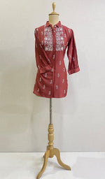 将图像加载到图库查看器中, Shamina Women's Lakhnavi Handcrafted Chanderi Silk Chikankari Top - HONC0166312