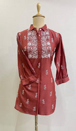 将图像加载到图库查看器中, Shamina Women's Lakhnavi Handcrafted Chanderi Silk Chikankari Top - HONC0166312