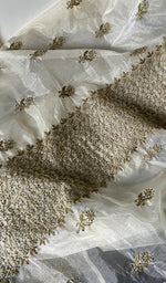 将图像加载到图库查看器中, Lakhnavi 手工制作的欧根纱 Chikankari 未缝合 Kurti 面料 - Honc0133590