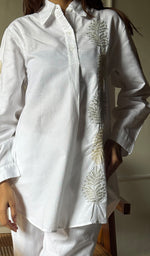 将图像加载到图库查看器中, Enayat Women's Lakhnavi Handcrafted Linen Cotton Oversized Chikankari Oversized Top And Pant Set - HONC02936780