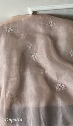 将图像加载到图库查看器中, Mainaaj Women's Lakhnavi Handcrafted Pure Organza Chikankari Unstitched Kurta And Dupatta Set- HONC0311251