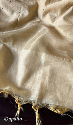 将图像加载到图库查看器中, Women's Lakhnavi Handcrafted Mul Chanderi Kurta And Dupatta Set - HONC0289400