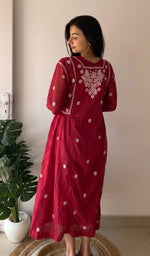 将图像加载到图库查看器中, Fariah Women's Lucknowi Handcrafted Mul Chanderi Chikankari Kurti - HONC04497617
