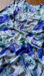 Load image into Gallery viewer, Women's Lakhnavi Handcrafted Cotton Chikankari Kurti - HONC011763