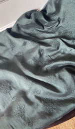 将图像加载到图库查看器中, Women's Lakhnavi Handcrafted White Raw Silk Chikankari Unstitched Kurti Fabric - HONC0151900