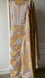Load image into Gallery viewer, Alveena Women's Lakhnavi Handcrafted Cotton Chikankari Kurta And Kurta Dupatta Set - HONC0264807