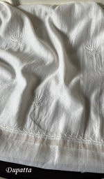 将图像加载到图库查看器中, Women's Lakhnavi Handcrafted Maheshwari Mul Chanderi Kurta And Dupatta Set - HONC0264661