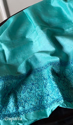 将图像加载到图库查看器中, Lakhnavi 手工制作的 Munga 丝绸 Chikankari Kurta 和 Dupatta 套装 - HONC0107590