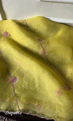 将图像加载到图库查看器中, Gulaab Women's Lakhnavi Handcrafted Pure Organza Chikankari Unstitched Kurta And Dupatta Set- HONC0311853