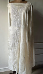 将图像加载到图库查看器中, Women's Lakhnavi Handcrafted Tussar Silk Chikankari Kurta And Dupatta Set - HONC0262816