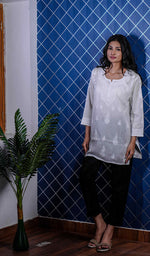 将图像加载到图库查看器中, Women's Lakhnavi Handcrafted Cotton Chikankari Top - HONC0214137