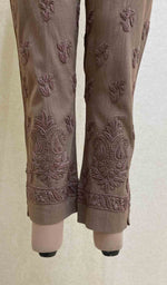 将图像加载到图库查看器中, Lucknowi 手工制作亚麻棉 Chikankari 裤子 - HONC035090