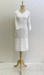 将图像加载到图库查看器中, 勒克瑙手工制作的人造丝 Chikankari Kurti - HONC077804