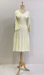 将图像加载到图库查看器中, Pari Women's Lucknowi Handcrafted Muslin Chikankari Kurti - HONC0204804