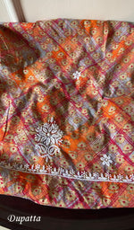 将图像加载到图库查看器中, Women's Lakhnavi Handcrafted Cotton Chikankari Kurta And Kurta Dupatta Set - HONC0264800
