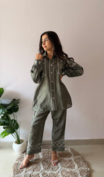 Load image into Gallery viewer, Women's Lakhnavi Handcrafted Chanderi Silk Chikankari Top And Pant Set - HONC0379821