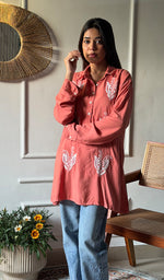 将图像加载到图库查看器中, Lakhnavi 手工制作的 Chikankari 棉质上衣 - HONC0111283