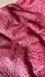 将图像加载到图库查看器中, Pink Lakhnavi Chikankari Suits