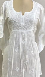 将图像加载到图库查看器中, Women's Lakhnavi Handcrafted Cotton Chikankari Kaftan - HONC0218473