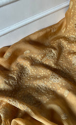 将图像加载到图库查看器中, Mainaaj Women's Lakhnavi Handcrafted Pure Organza Chikankari Unstitched Kurta And Dupatta Set - HONC0330933