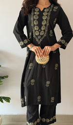 Load image into Gallery viewer, Women's Lakhnavi Handcrafted Modal Cotton Chikankari Kurti And Plazzo Set - HONC0373274