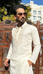 Load image into Gallery viewer, Men's Lucknowi Handcrafted Cotton Chikankari Kurta - HONC0342330