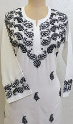 Load image into Gallery viewer, Women's Lucknowi Handcrafted Mul Cotton Chikankari Kurti - HONC097776