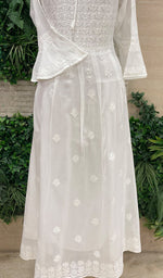 将图像加载到图库查看器中, Lakhnavi 手工制作纯棉 Chikankari A 字连衣裙 - HONC097844