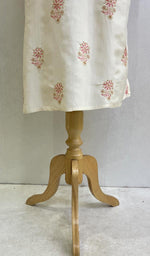 将图像加载到图库查看器中, 勒克瑙手工制作丝绸 Chikankari Kurti - HONC0130099