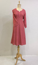 将图像加载到图库查看器中, Pari Women's Lucknowi Handcrafted Muslin Chikankari Kurti - HONC0204782