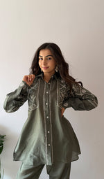 Load image into Gallery viewer, Women's Lakhnavi Handcrafted Chanderi Silk Chikankari Top And Pant Set - HONC0379821