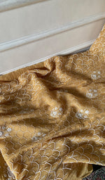 Load image into Gallery viewer, Women's Lakhnavi Handcrafted Mul Chanderi Unstitched Kurta And Dupatta Set