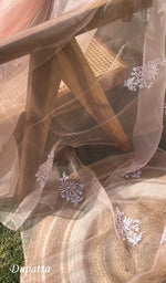 将图像加载到图库查看器中, Women's Lucknowi Handcrafted Pure Organza Silk Chikankari SAREE - HONC0251005