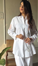 将图像加载到图库查看器中, Enayat Women's Lakhnavi Handcrafted Oversized Cotton Chikankari Top And Pant Set - HONC0293676