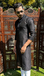 Load image into Gallery viewer, Men's Lucknowi Handcrafted Chanderi Chikankari Silk Kurta - HONC03224290