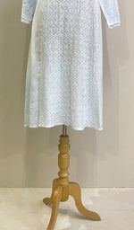 将图像加载到图库查看器中, Pari Women's Lucknowi Handcrafted Muslin Chikankari Kurti - HONC0204780