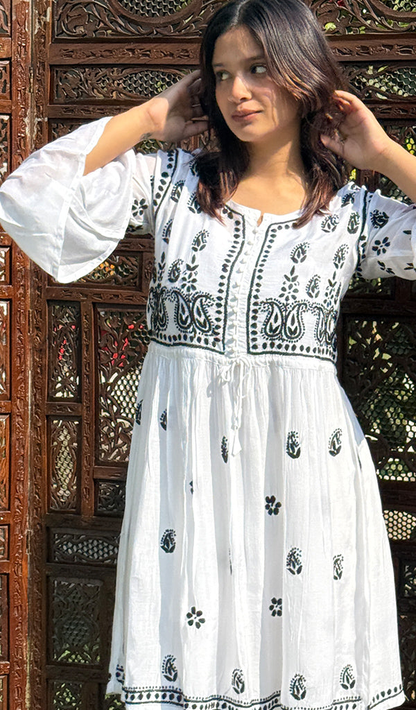 Women's Lakhnavi Handcrafted Muslin Chikankari Kurta And palazzo Set - HONC0229350