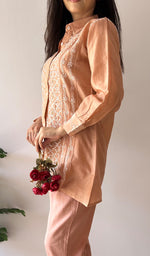 将图像加载到图库查看器中, Sarah Women's Lakhnavi Handcrafted Chanderi Silk Chikankari Top And Pant Set - HONC0332567