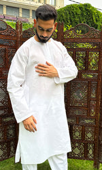 Load image into Gallery viewer, Men's Lucknowi Handcrafted Cotton Chikankari Kurta HONC0326010