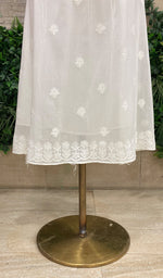 将图像加载到图库查看器中, Lakhnavi 手工制作纯棉 Chikankari A 字连衣裙 - HONC097844