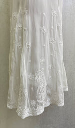 将图像加载到图库查看器中, 勒克瑙手工制作粘胶乔其纱 Chikankari Sharara - HONC0111492