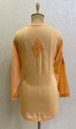 将图像加载到图库查看器中, Lakhnavi 手工莫代尔棉 Chikankari 上衣 - HONC0084907